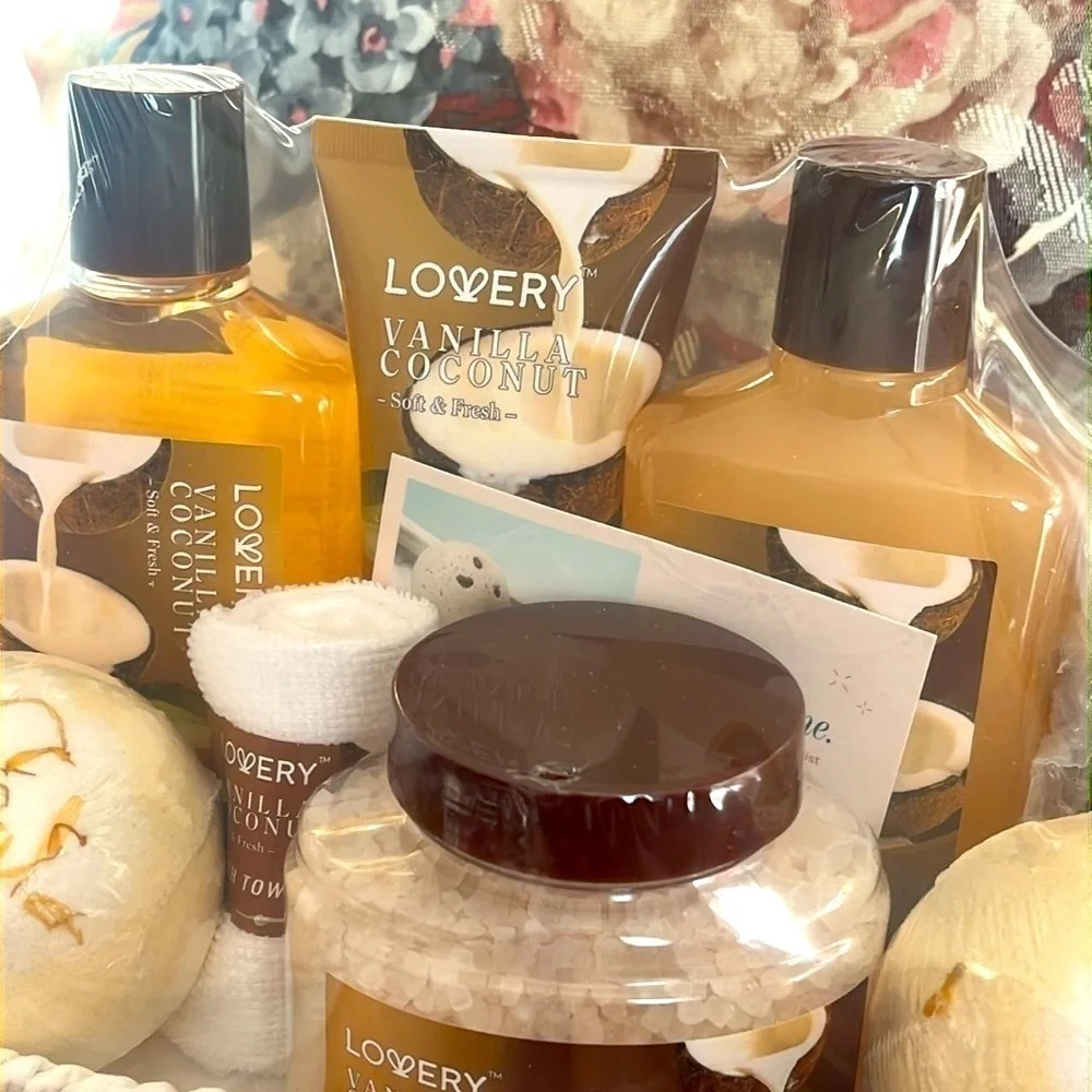 Brand New Vanilla Coconut Bath Set Gift Basket Gel Scrub Lotion Bath Bombs Salt